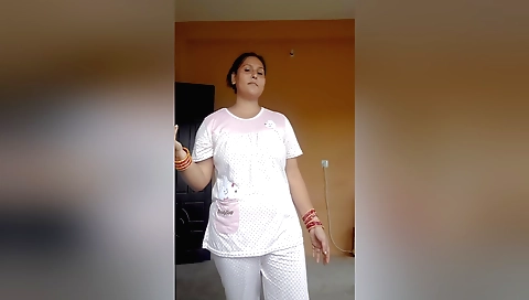 Solo amateur girl showing off her face on the camera