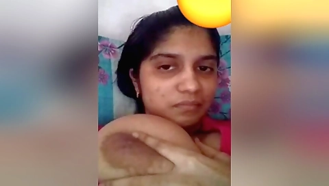 Indian brunette shows off her big boobs in amateur cam video