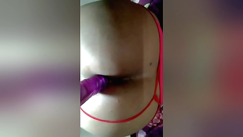 Indian amateur teen with a big ass is filling her pussy