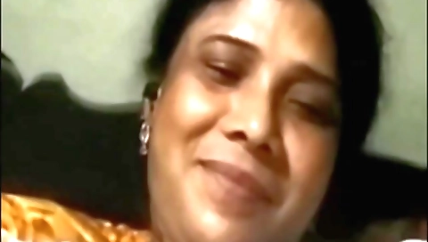 Mature brunette shows her hairy pussy to you in webcam