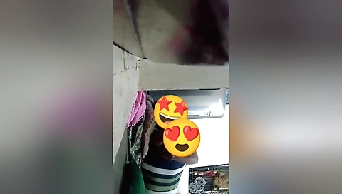 Indian brunette webcam video with a beautiful face