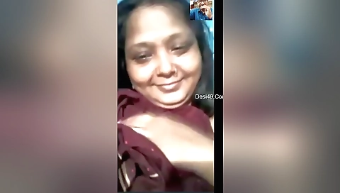 Amateur mature chick shows her big ass and tits on webcam