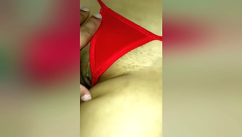 Indian masseuse shows off her body in this amateur clip