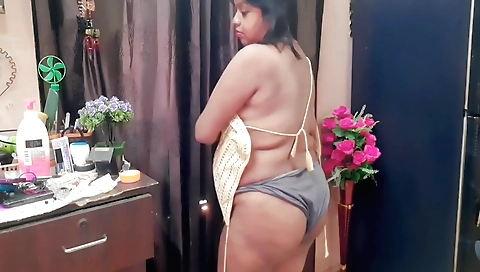 Indian girlfriend enjoys alone with nothing on her own