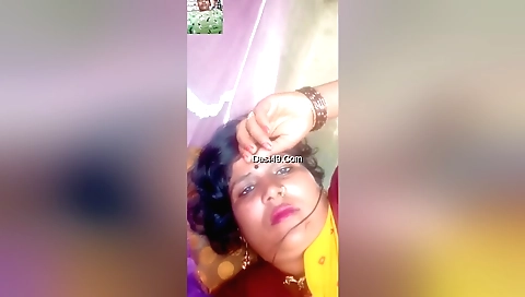 Sexy amateur blonde shows off her big ass on webcam