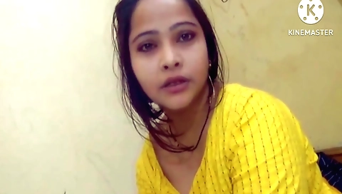 Hot brunette stepmom's pussy fucked in amateur video