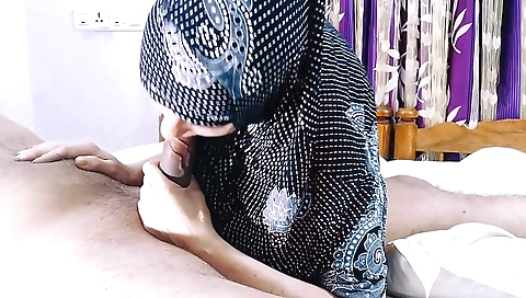 Sexy Muslim girl with a beautiful face takes a cumshot