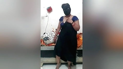 Indian hot solo female video showing her sexy face