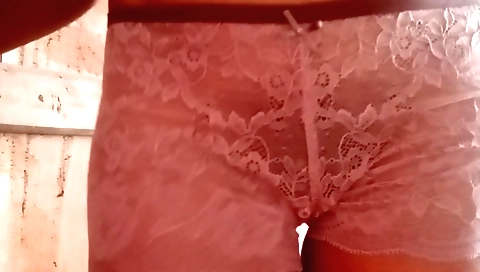 Indian blonde in pink dress enjoys a nice solo blowjob