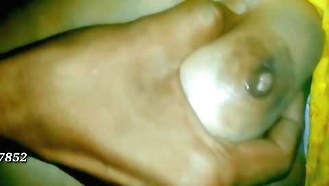 Indian teen with round boobs shows her amazing tits