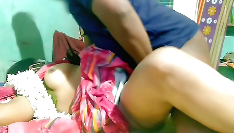 Amateur tamil girl with a big ass gets her pussy fucked