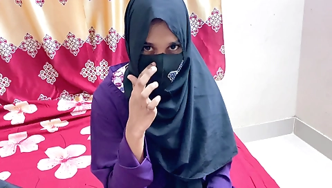 Indian brunette stepsister fucks her boyfriend in the room