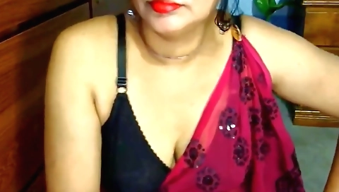 Busty indian chick is doing solo video with her eyes wide open