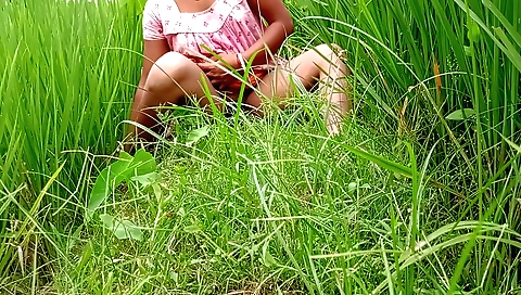 Big boobs solo girl eating rice bhabhi in outdoor video