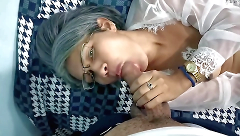 Amateur wife in a hot position is caught on camera