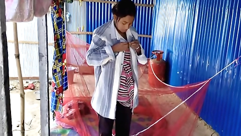 Indian amateur solo video showing her sexy pink dress