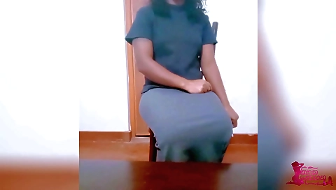 Indian brunette sex with her boss in amateur porn video