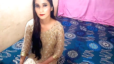 Stunning solo video of a brunette doing it on the laptop