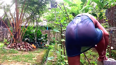 Chubby brunette amateur video in outdoor solo scene