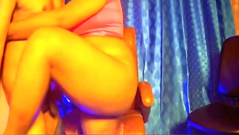 Indian amateur sex video showing her sucking a cock