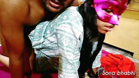 Amateur brunette shows her pussy in a very sexy way