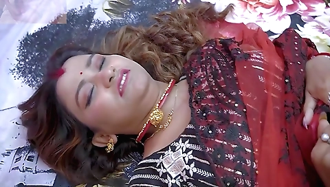 Milf with a sexy body makes him happy with her porn