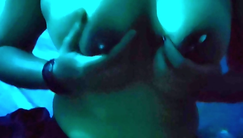 Amature girl plays with her vagina while masturbating a toy