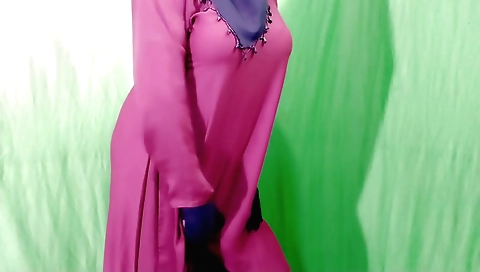 Hindu girl is wearing black shirt in amateur solo porn