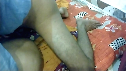 Horny dude shows off his incredible body on the camera