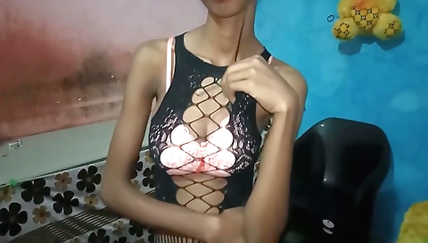 Indian brunette makes her lover do it in a hot way