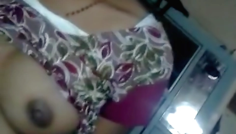 Brunette amateur beauty showing off her body on webcam