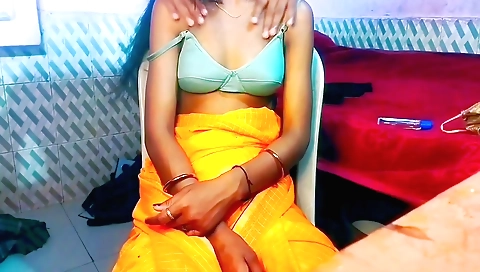 Indian brunette amateur getting handjob and masquerade