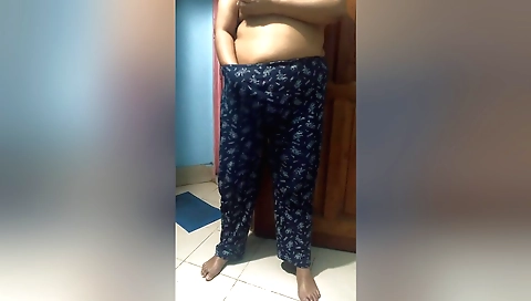 Curly chick masturbating on her webcam and cumming on her face