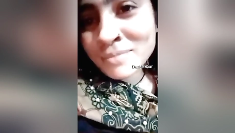 Sexy brunette babe 18+ shows her sexy boobs 0 on webcam