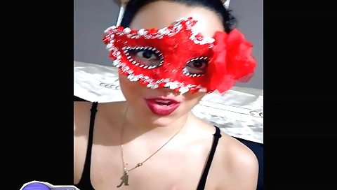 Indian brunette shows her ass and her pussy in bed