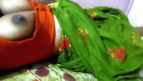 Indian bhabhi shows the guy what she needs to do for her