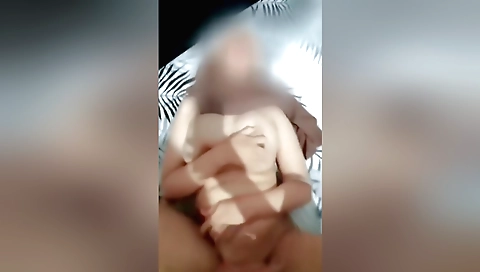 Amateur homemade video with big tits and a tight hijab