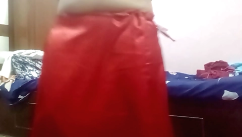 Chubby chick masturbating on web camera in amateur video