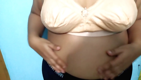 Indian babe with huge tits and ass naked in amateur video