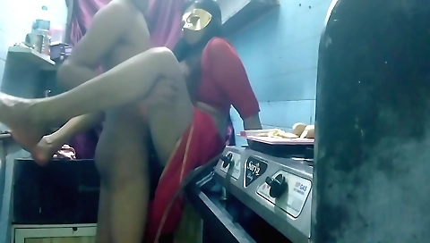 Indian bhabi boli bada luq dade he apka dewar jadheere dade