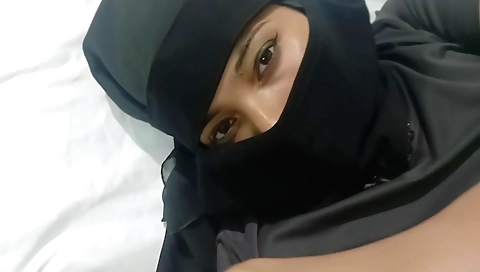 Indian chick with big boobs gets fucked in her pussy