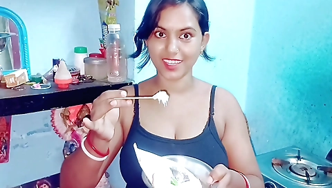 Horny brunette babe devar takes it to the extreme in a solo video