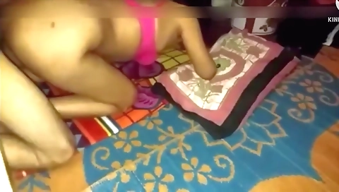 Indian babe with a natural body is getting a little naughty