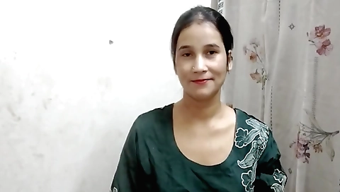 Indian solo girl shows her natural body to the camera