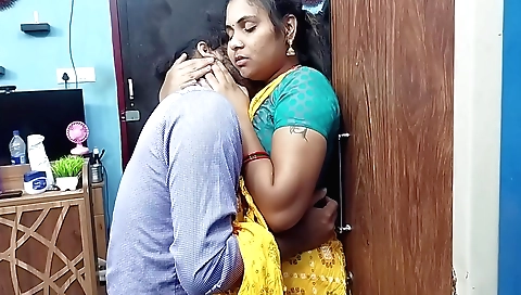 Indian brunette with a half-saree loves to lick each other's pussies