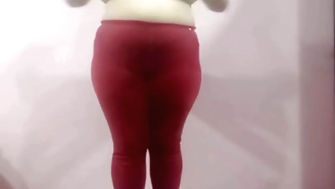 Amateur solo female makes me very excited by her pussy