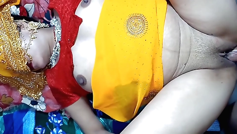 Indian ladies share their precious jewels and jewels