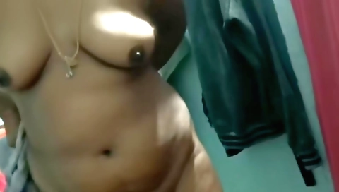 Sexy teen with a nice face shows her natural beauty