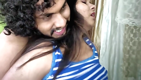 Indian girl sucking his hard dick in the hot homemade vid