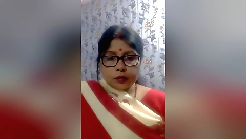 Indian amateur beauty with large boobs and hairy pussy